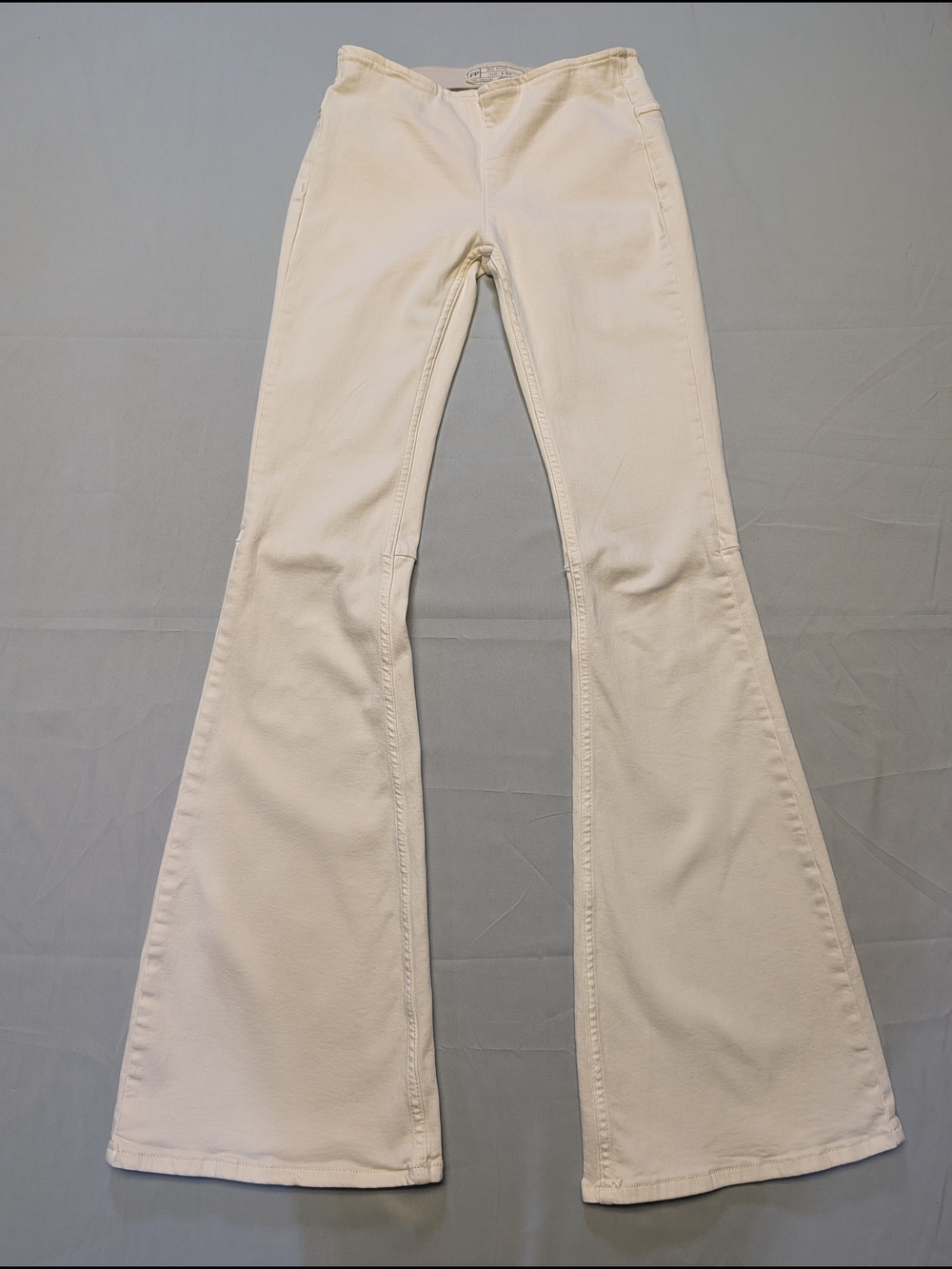 Free People Womens Size 26R Cream Elastic Waist Pull On Stretch Flare Jeans
